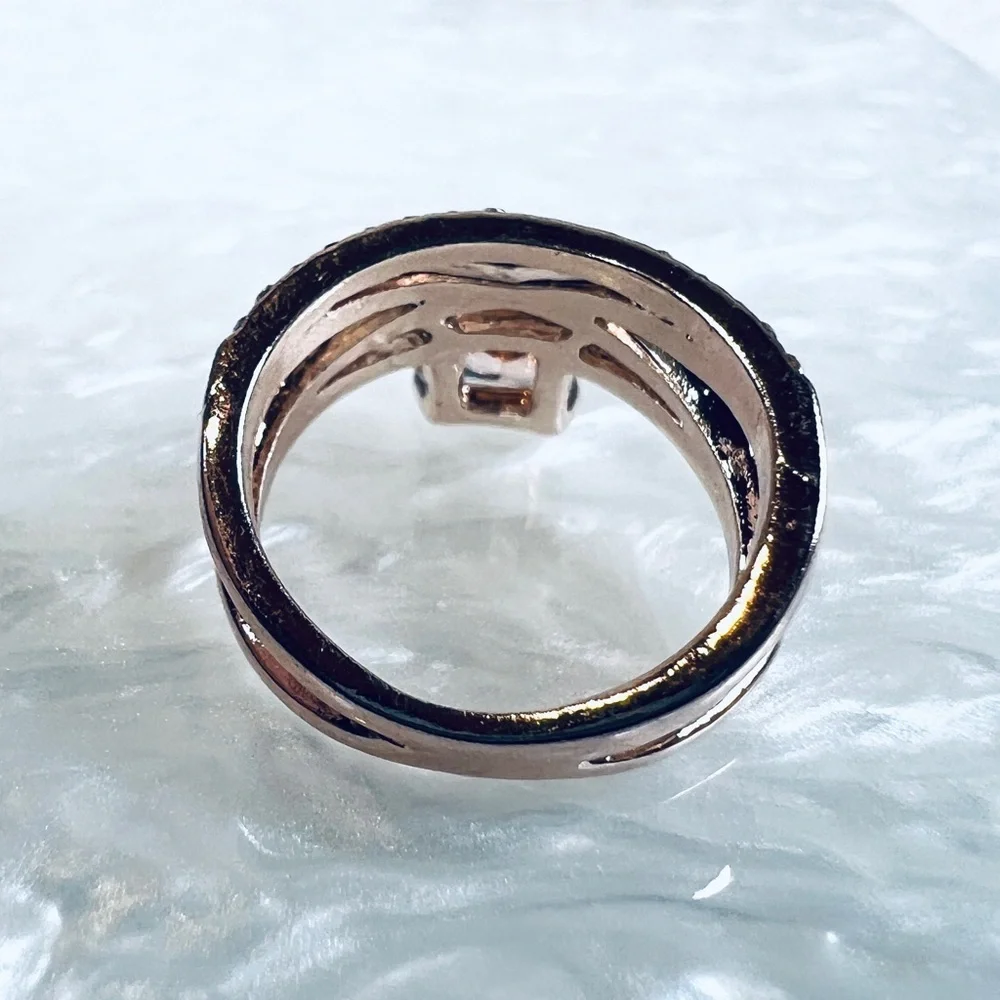 Beautiful rose gold clear and Amber tone bling crisscross size 5 statement ring
